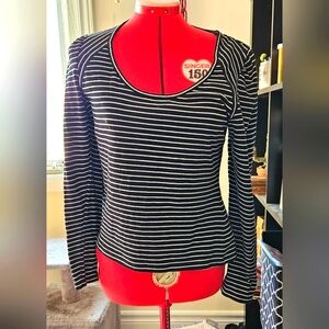 Max Studio Black and White Ribbed Fitted Blouse